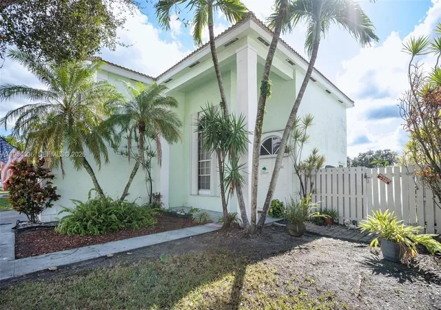 5th image of 13930 Oak Ridge Dr, Davie, FL 33325 | MLS# A11954036