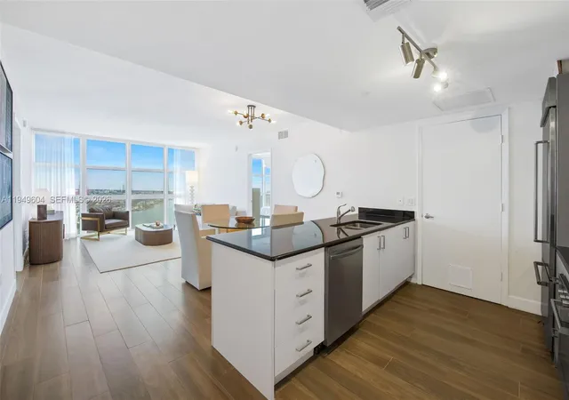 3rd image of 50 Biscayne Blvd #3904, Miami, FL 33132 | MLS# A11949604