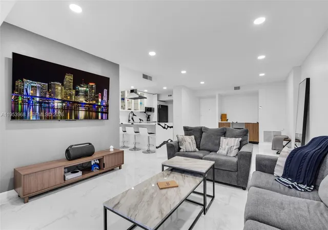 Homes for sale in Hollywood, FL | 3800 Hillcrest Dr 203 #203, Hollywood, FL 33021 | MLS# A11953968