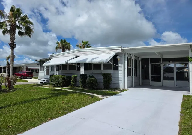 Homes for sale in Port Saint Lucie, FL | 36 Grande Vista Wy, Port Saint Lucie, FL 34952 | MLS# R11158573