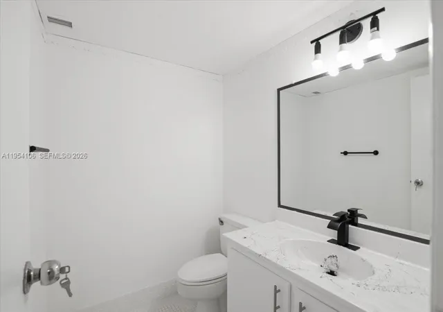 2nd image of 6101 N Fls Cir Dr, Lauderhill, FL 33319
