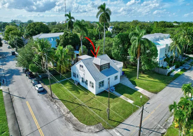 Photo 2 of Single family home for sale at 901 W Las Olas Blvd, Fort Lauderdale, FL 33312 | MLS# F10548720 | Listing updated on 2026-10-06