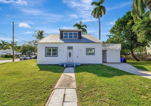 Photo 4 of Single family home for sale at 901 W Las Olas Blvd, Fort Lauderdale, FL 33312 | MLS# F10548720 | Listing updated on 2026-10-06