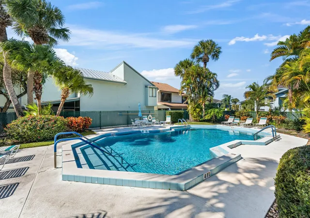 Homes for sale in Stuart, FL | 950 S Kanner Highway, Stuart, FL 34994 | Houzeo