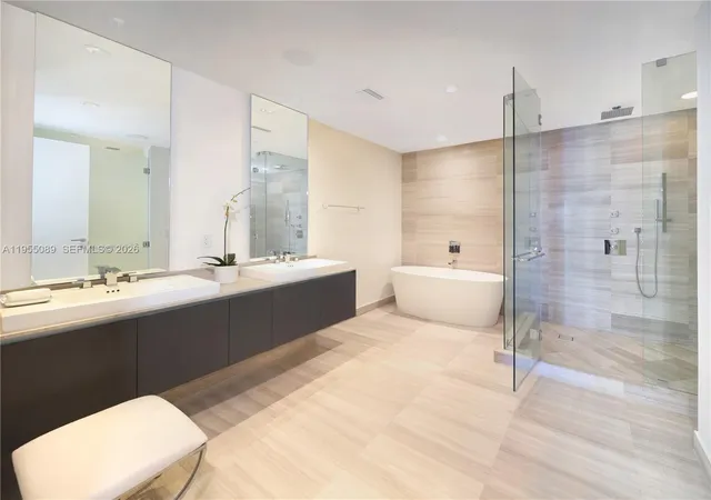 4th image of 3300 Ne 188Th St #315, Miami, FL 33180 | MLS# A11955089