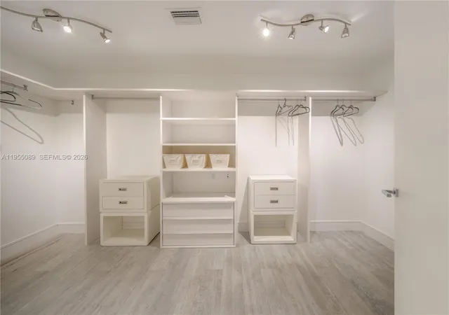 5th image of 3300 Ne 188Th St #315, Miami, FL 33180 | MLS# A11955089