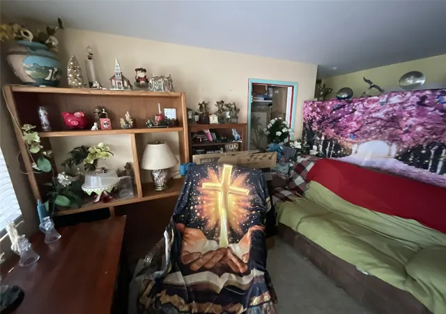 Photo 3 of Sale Pending at 325 Conniston Rd, West Palm Beach, FL 33405 | MLS# F10549236 | Listing updated on 2026-09-20