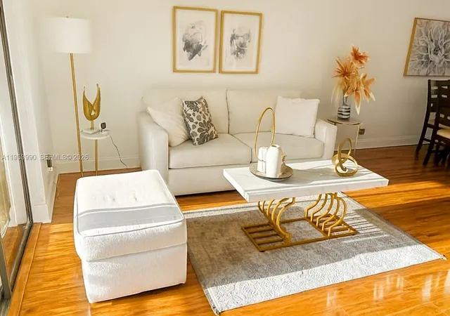 5th image of 10405 Sunrise Lakes Blvd, Sunrise, FL 33322