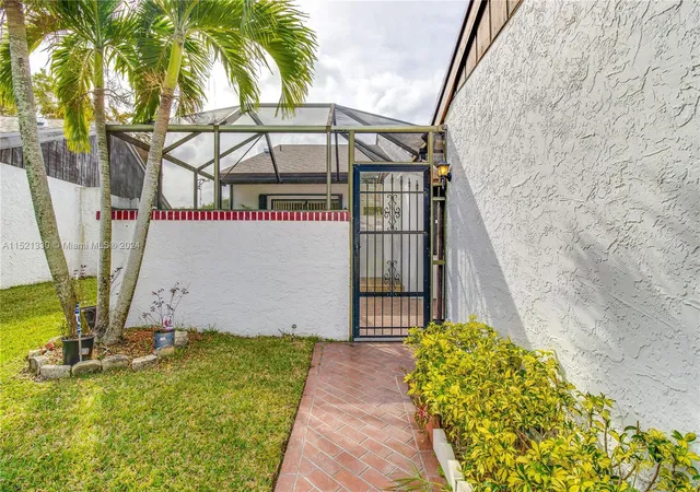 Homes for sale in Tamarac, FL | 6343 W Pinehurst Cir W #D36, Tamarac, FL 33321 | MLS# R11159055