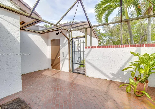 Homes for sale in Tamarac, FL | 6343 W Pinehurst Cir W #D36, Tamarac, FL 33321 | MLS# R11159055