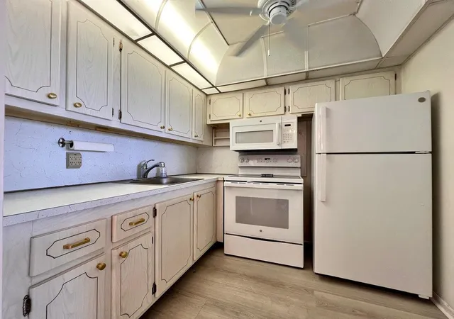 Photo 2 of Condo for sale at 434 Southampton B, West Palm Beach, FL 33417 | MLS# R11159118 | Listing updated on 2026-10-05