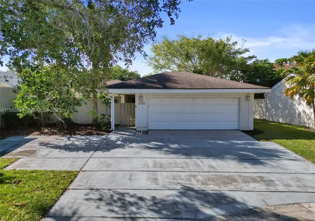 Homes for sale in Jupiter, FL | 17115 Bay St, Jupiter, FL 33477 | MLS# A11953818