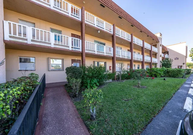 Homes for sale in Sunrise, FL | 9281 Sunrise Lakes Blvd #107, Sunrise, FL 33322 | MLS# F10548892