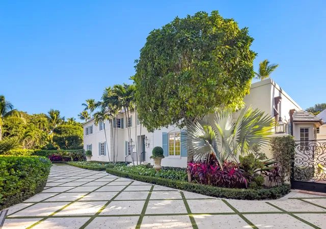 Photo 2 of Mansion for sale at 9 Via Vizcaya, Palm Beach, FL 33480 | MLS# R11159306 | Listing updated on 2026-09-28