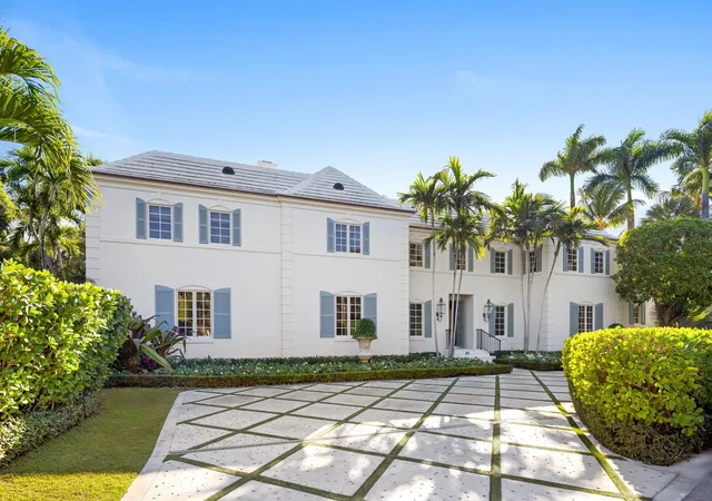 Photo 3 of Mansion for sale at 9 Via Vizcaya, Palm Beach, FL 33480 | MLS# R11159306 | Listing updated on 2026-09-28