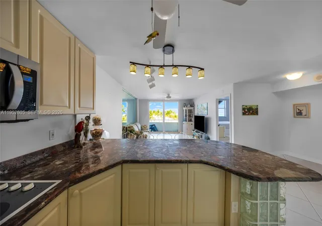 5th image of 465 Ocean Dr #419, Miami Beach, FL 33139 | MLS# A11952605