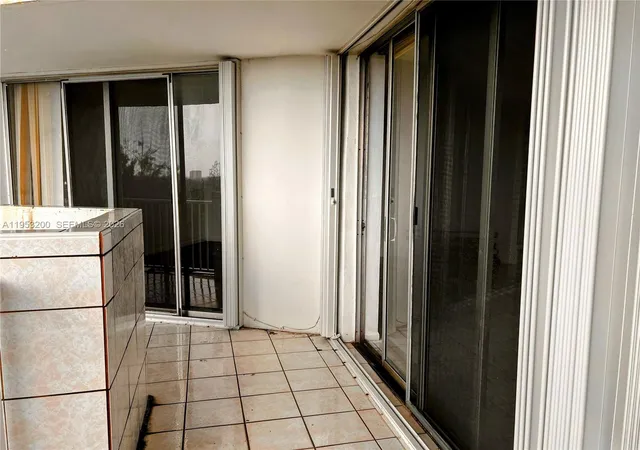 4th image of 1300 Ne Miami Gardens Dr #1001E, Miami, FL 33179 | MLS# A11953200