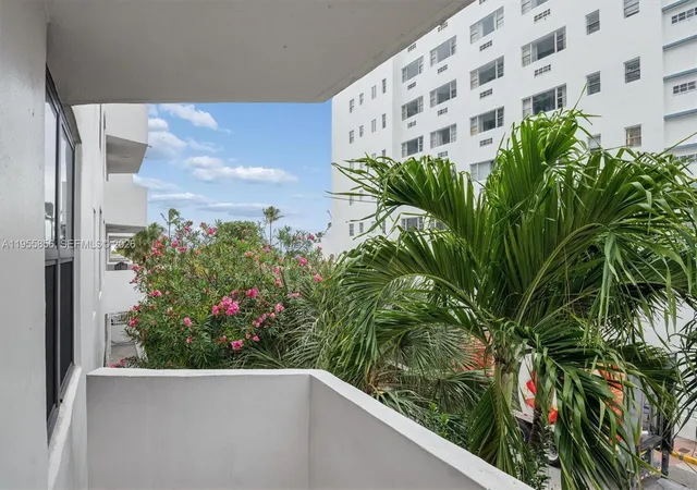 2nd image of 4301 Collins Ave #202, Miami Beach, FL 33140 | MLS# A11955856