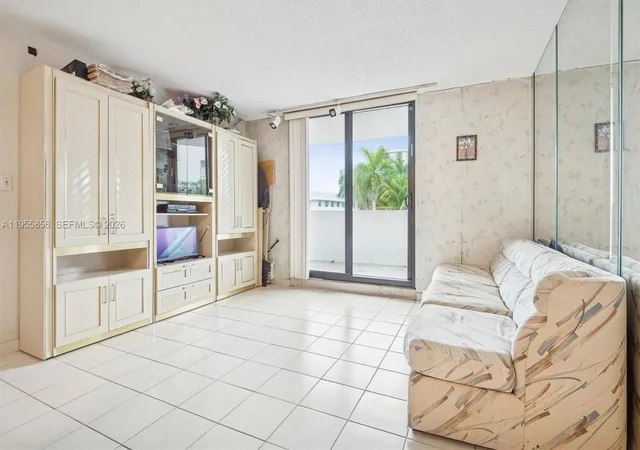 3rd image of 4301 Collins Ave #202, Miami Beach, FL 33140 | MLS# A11955856
