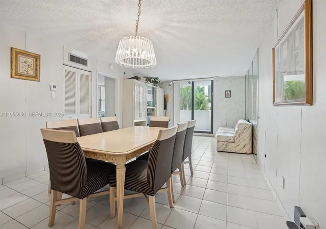 4th image of 4301 Collins Ave #202, Miami Beach, FL 33140 | MLS# A11955856