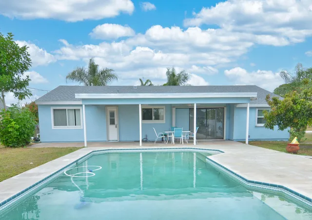 Homes for sale in Port Saint Lucie, FL | 420 Se Streamlet Ave, Port Saint Lucie, FL 34983 | MLS# R11159439