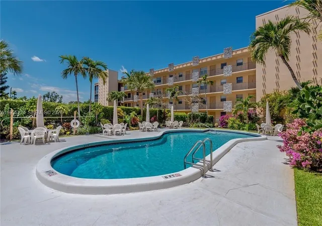 2nd image of 2145 Pierce St #326, Hollywood, FL 33020 | MLS# A11955124
