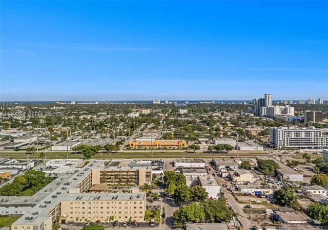 4th image of 2145 Pierce St, Hollywood, FL 33020