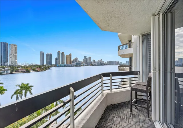 2nd image of 3600 Mystic Pointe Dr #1017, Aventura, FL 33180 | MLS# A11949677