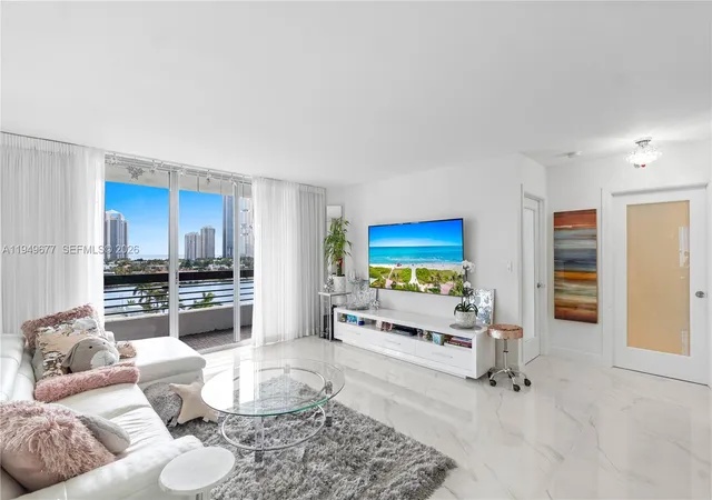 3rd image of 3600 Mystic Pointe Dr #1017, Aventura, FL 33180 | MLS# A11949677