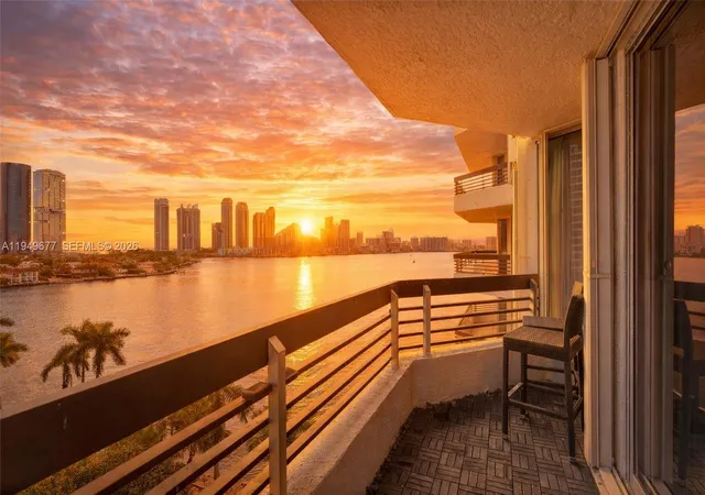 4th image of 3600 Mystic Pointe Dr #1017, Aventura, FL 33180 | MLS# A11949677