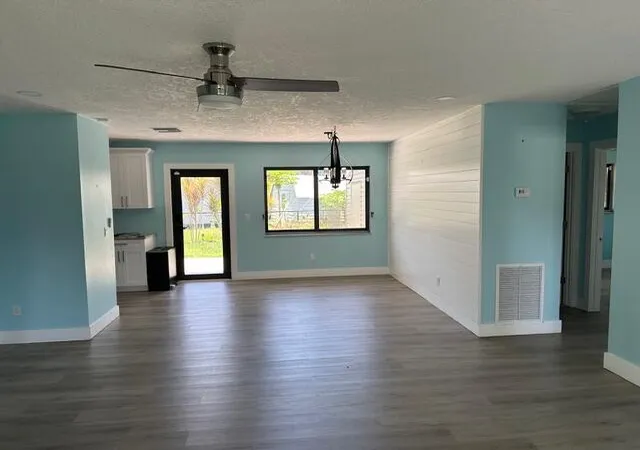 Photo 2 of Single family home for sale at 907 Se Lake St, Stuart, FL 34994 | MLS# R11159628 | Listing updated on 2026-09-30