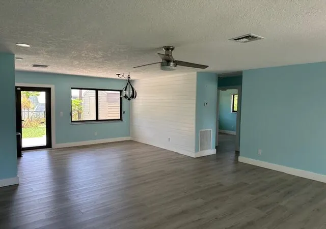 Photo 3 of Single family home for sale at 907 Se Lake St, Stuart, FL 34994 | MLS# R11159628 | Listing updated on 2026-09-30