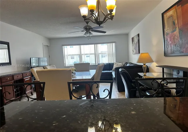 5th image of 410 SE 2nd St, Hallandale Beach, FL 33009