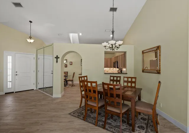 5th image of 1020 Lytham Ct, West Palm Beach, FL 33411 | MLS# R11159705