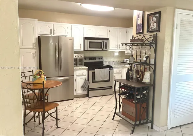 2nd image of 361 S Hollybrook Dr, Pembroke Pines, FL 33025