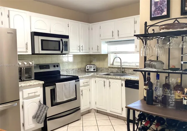 3rd image of 361 S Hollybrook Dr, Pembroke Pines, FL 33025