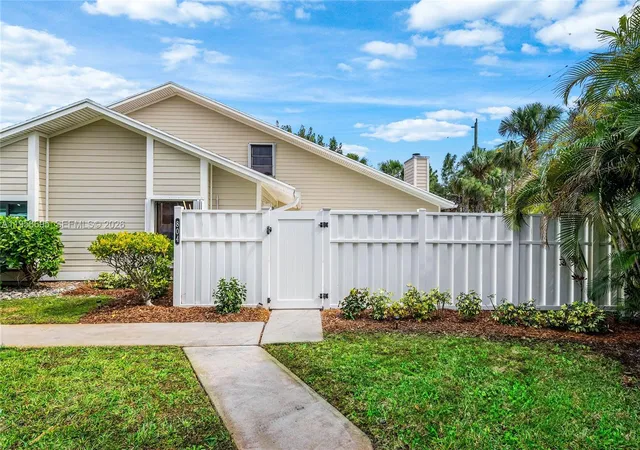 2nd image of 804 Summerwinds Ln, Jupiter, FL 33458 | MLS# A11956695