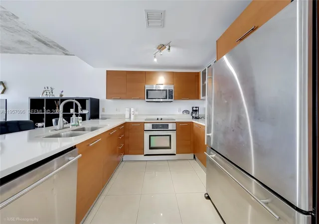 2nd image of 3250 Ne 1St Ave #811, Miami, FL 33137 | MLS# A11957096