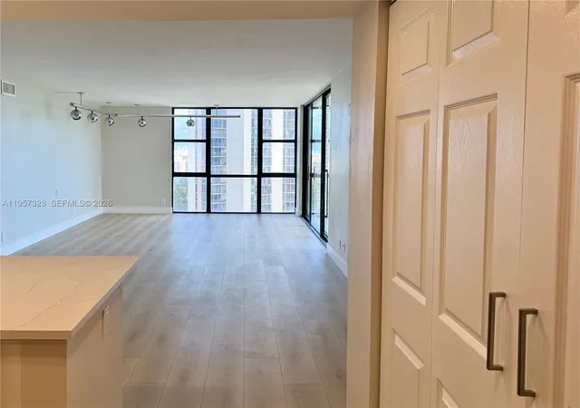 5th image of 20335 W Country Club Dr #1203, Aventura, FL 33180 | MLS# A11957328
