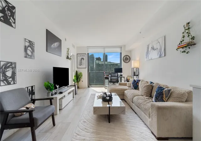 2nd image of 55 Sw 9Th St #3005, Miami, FL 33130 | MLS# A11954582
