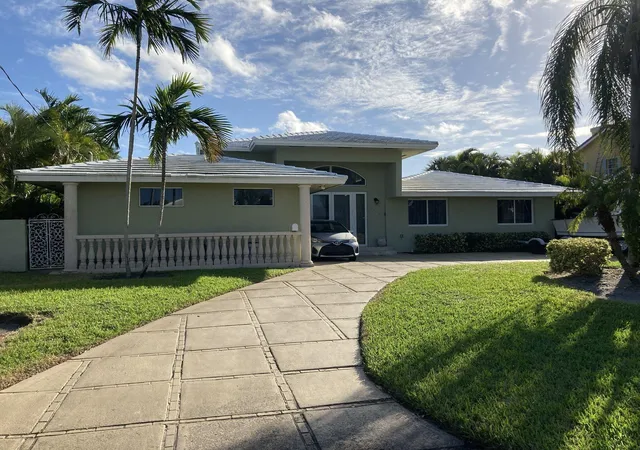 Photo 2 of Single family home for sale at 2740 Ne 10th Street, Pompano Beach, FL 33062 | MLS# R11160105 | Listing updated on 2026-09-26