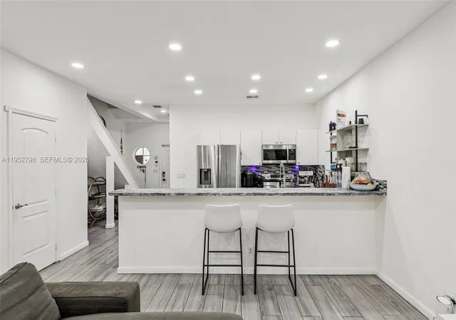 Homes for sale in Hollywood, FL | 2307 Washington St #5, Hollywood, FL 33020 | MLS# A11952798