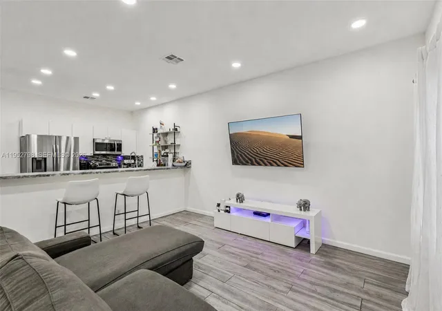 Homes for sale in Hollywood, FL | 2307 Washington St #5, Hollywood, FL 33020 | MLS# A11952798
