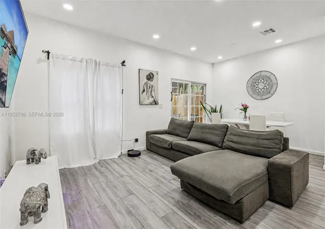 Homes for sale in Hollywood, FL | 2307 Washington St #5, Hollywood, FL 33020 | MLS# A11952798