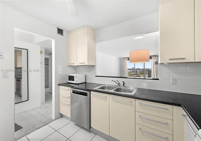 2nd image of 2780 Ne 183rd St #1911, Aventura, FL 33160 | MLS# A11953747
