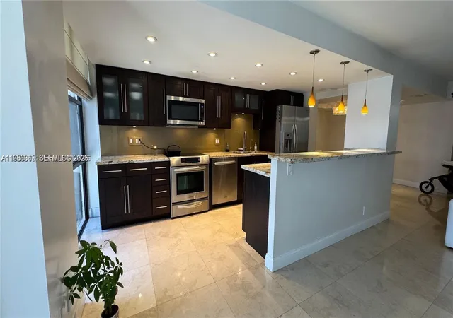 3rd image of 18181 Ne 31St Ct #1009, North Miami Beach, FL 33160 | MLS# A11958345