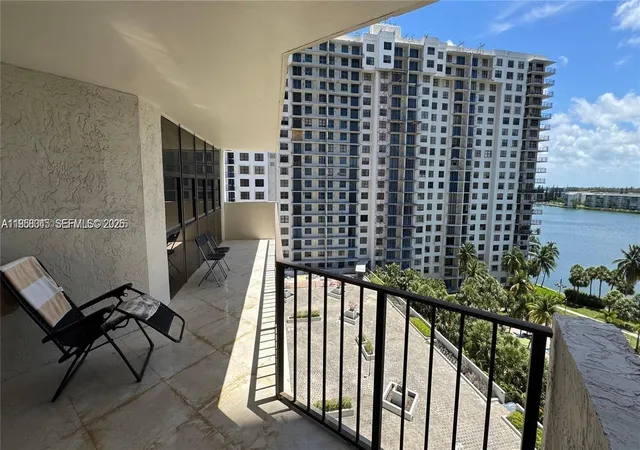 5th image of 18181 Ne 31St Ct #1009, North Miami Beach, FL 33160 | MLS# A11958345