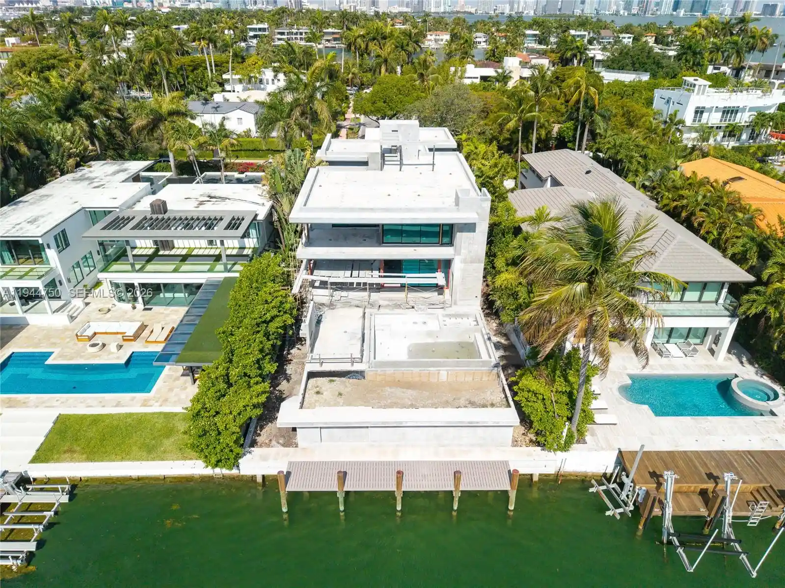 Photo 1 of Mansion for sale at 333 E Rivo Alto Dr, Miami Beach, FL 33139 | MLS# A11944750 | Listing updated on 2026-10-31