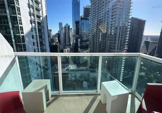 2nd image of 41 Se 5Th St #2004, Miami, FL 33131 | MLS# A11957667