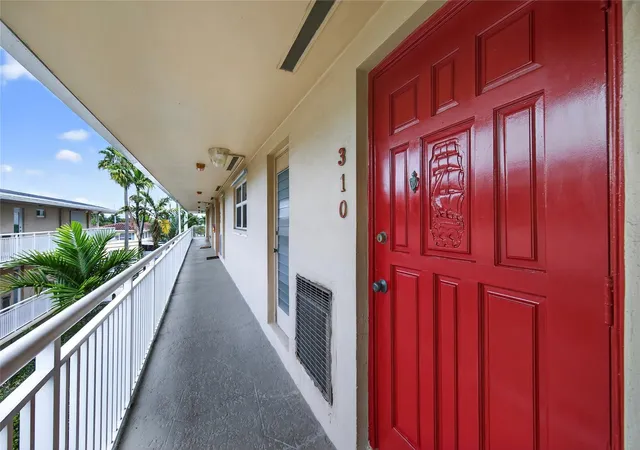 Listing Photo 5 - Condo for sale in building located at 1510 Se 15Th St, North Lauderdale, FL 33316 - Unit #310